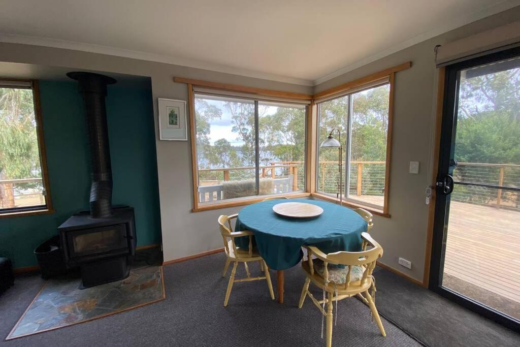 Fully fenced, wrap around decks, water on 3 sides