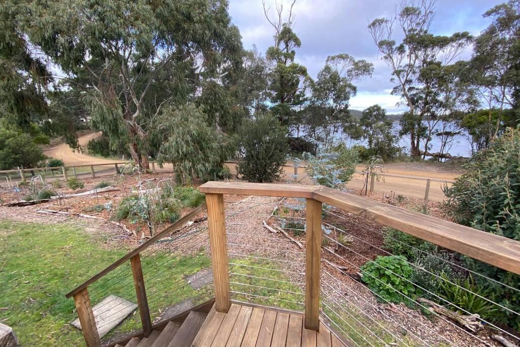Fully fenced, wrap around decks, water on 3 sides
