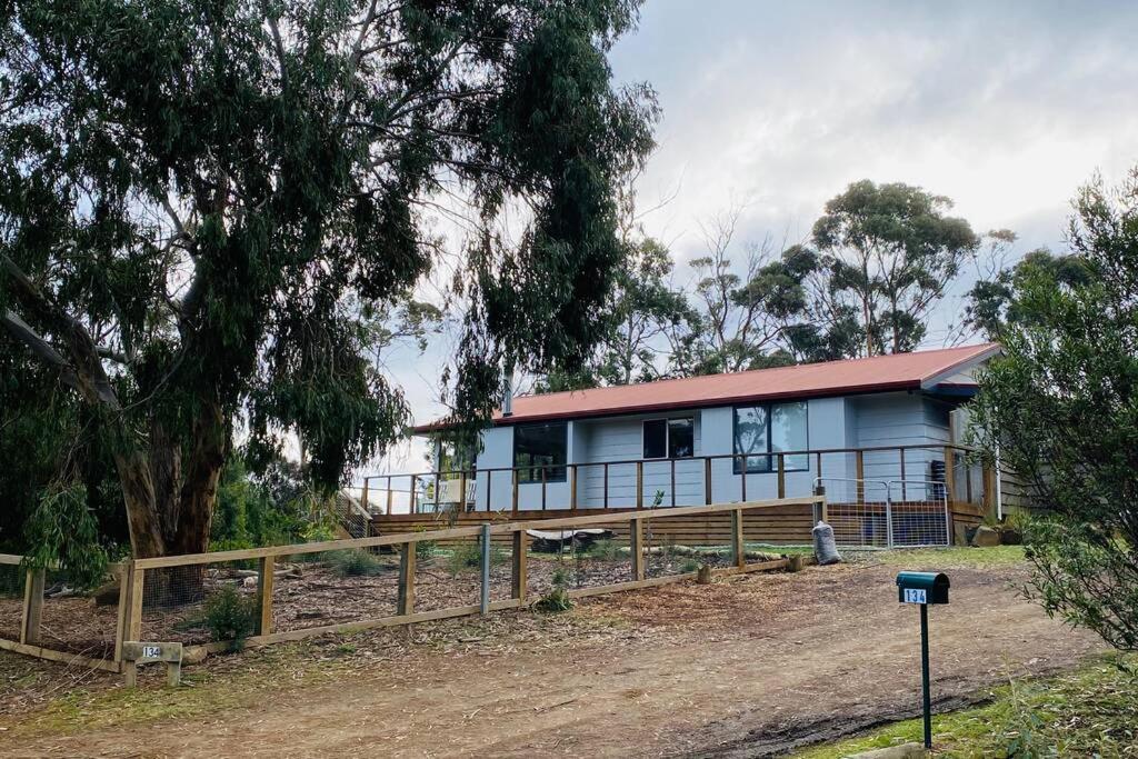Fully fenced, wrap around decks, water on 3 sides