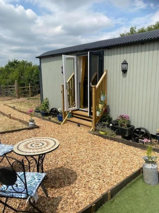 Close to Nature Easy to Find shepherd's hut view 2