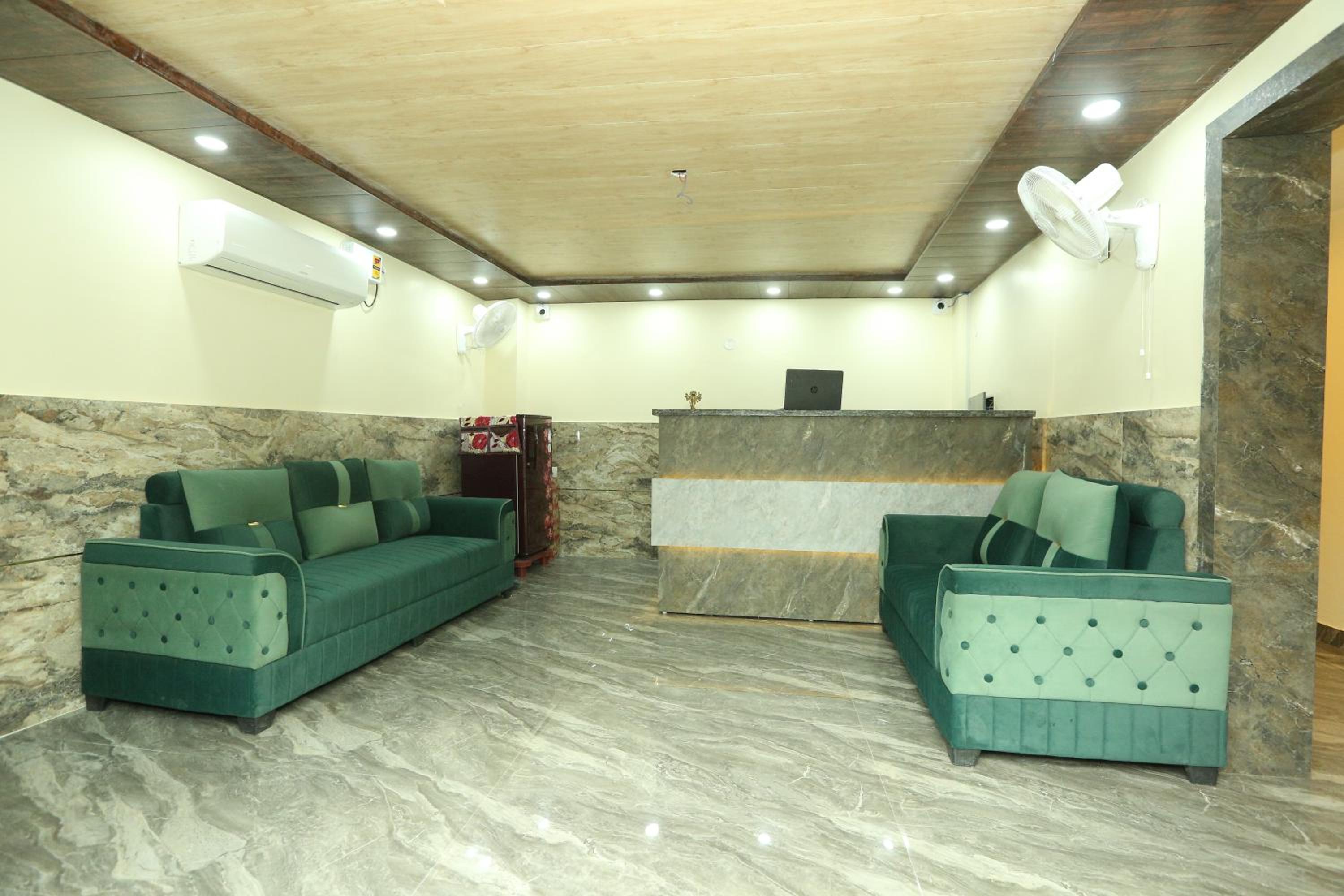 Hotel Leo Inn