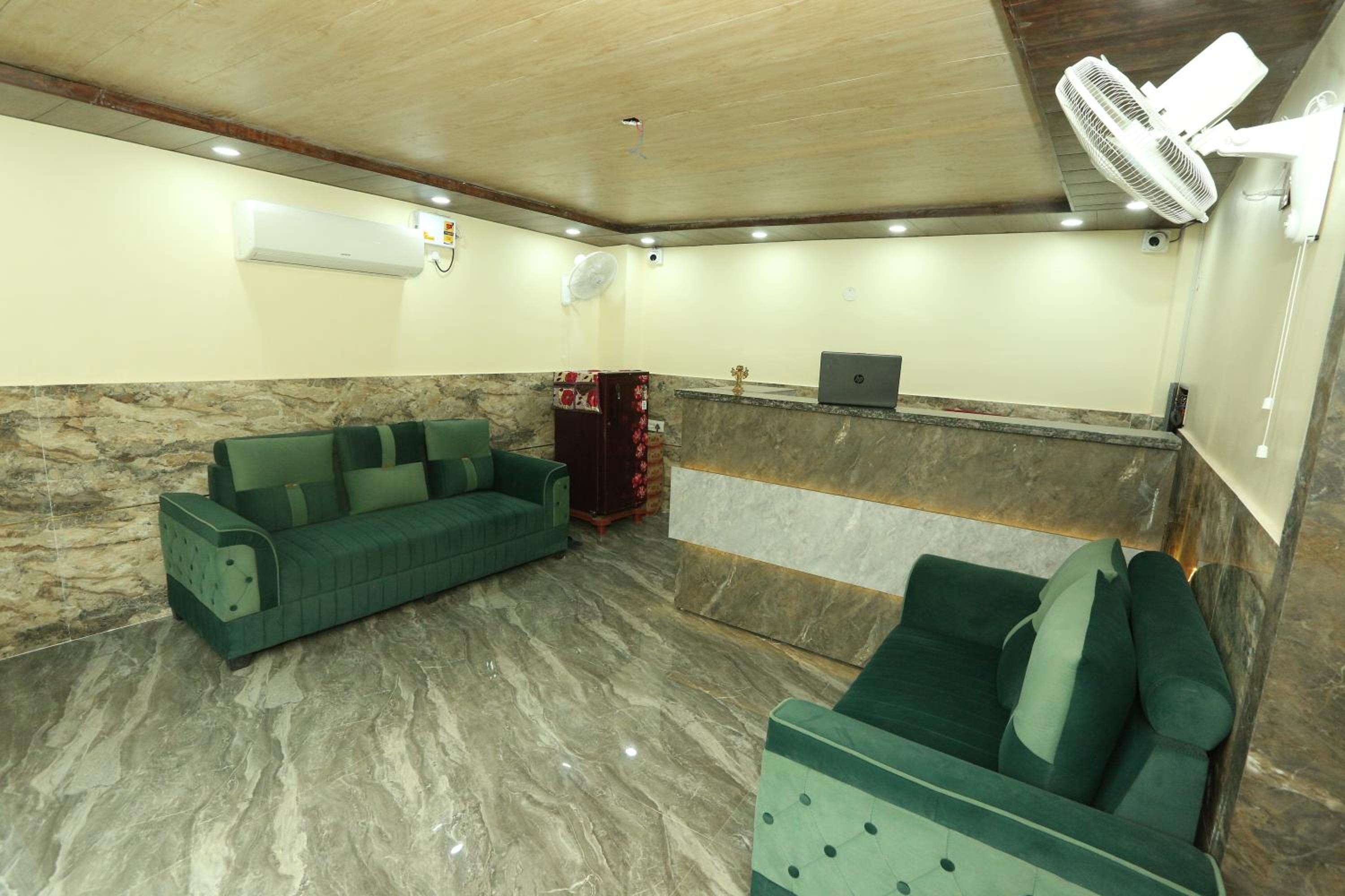 Hotel Leo Inn