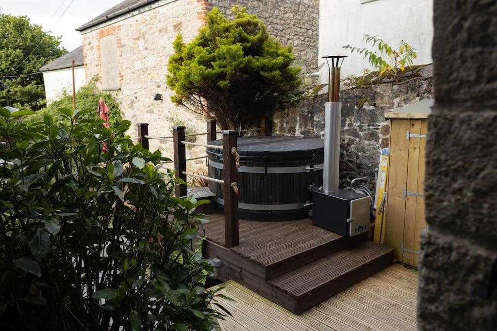 Stylish 3 bed Townhouse With Wood Fired Hot Tub view 2
