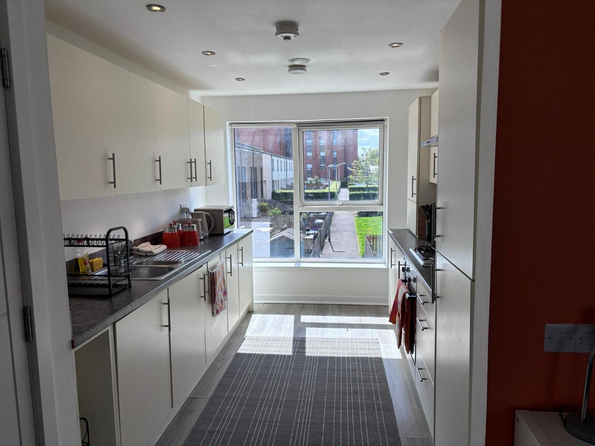 Radiant Homes Central Glasgow 2 Bedrooms 2 Bathrooms Free Parking view 4