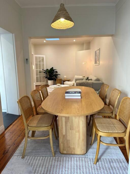 Spacious house with BBQ, outdoor areas and parking