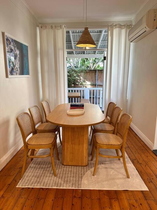 Spacious house with BBQ, outdoor areas and parking