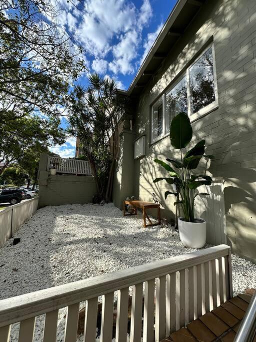 Spacious house with BBQ, outdoor areas and parking