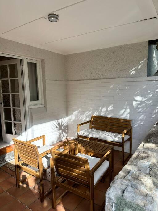 Spacious house with BBQ, outdoor areas and parking