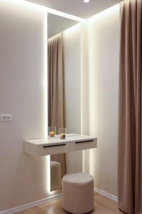 Smiley Port View 2BDR APT City Center