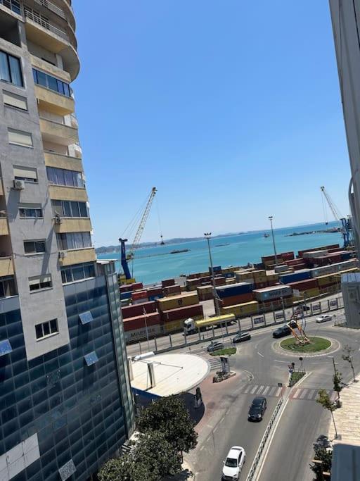 Smiley Port View 2BDR APT City Center