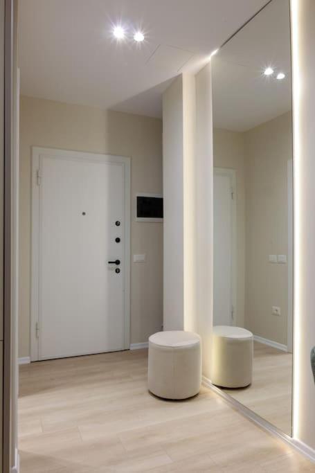 Smiley Port View 2BDR APT City Center