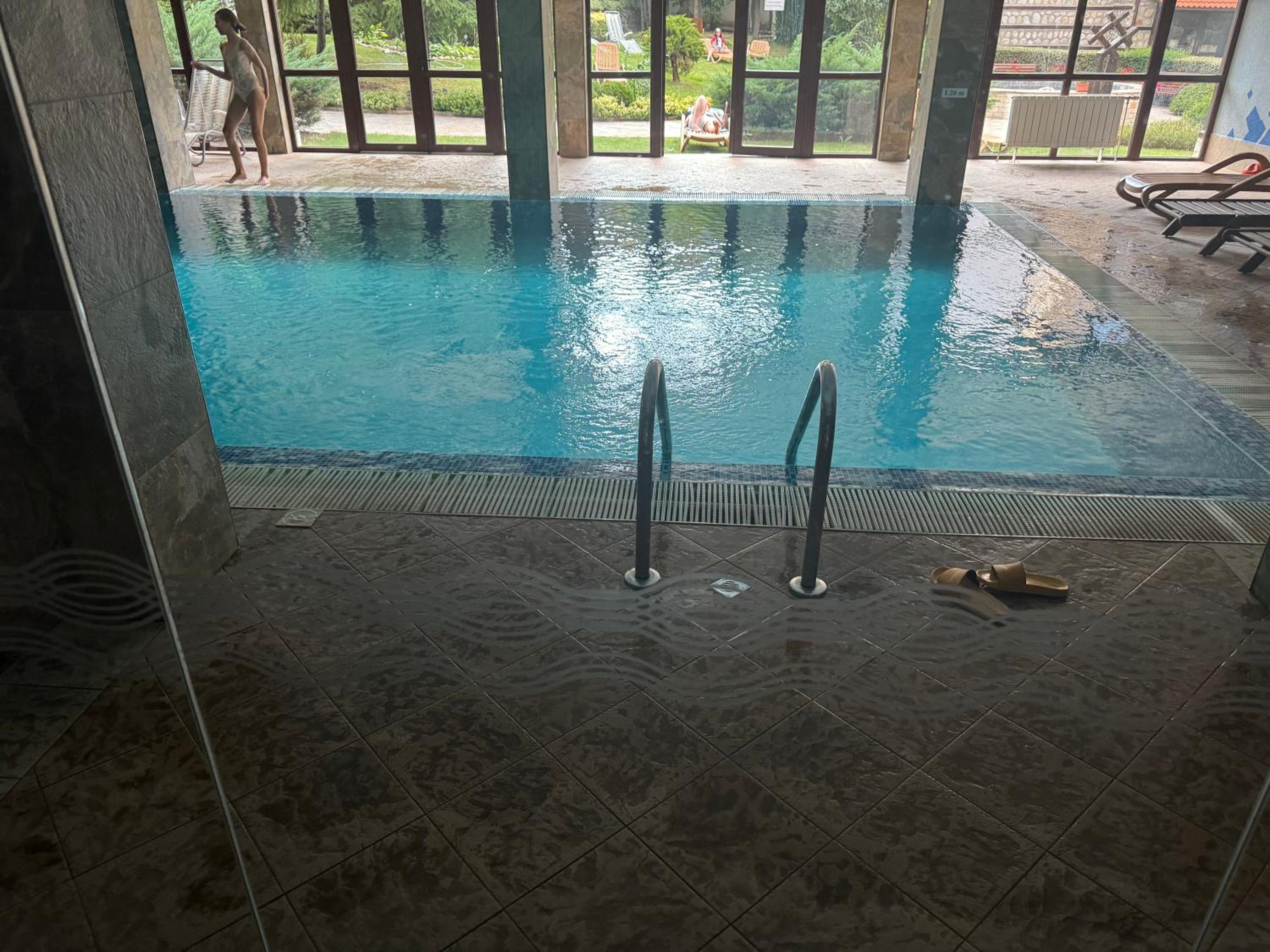 2-bedroom, 2-bathroom with fireplace and garden at Winslow Infinity