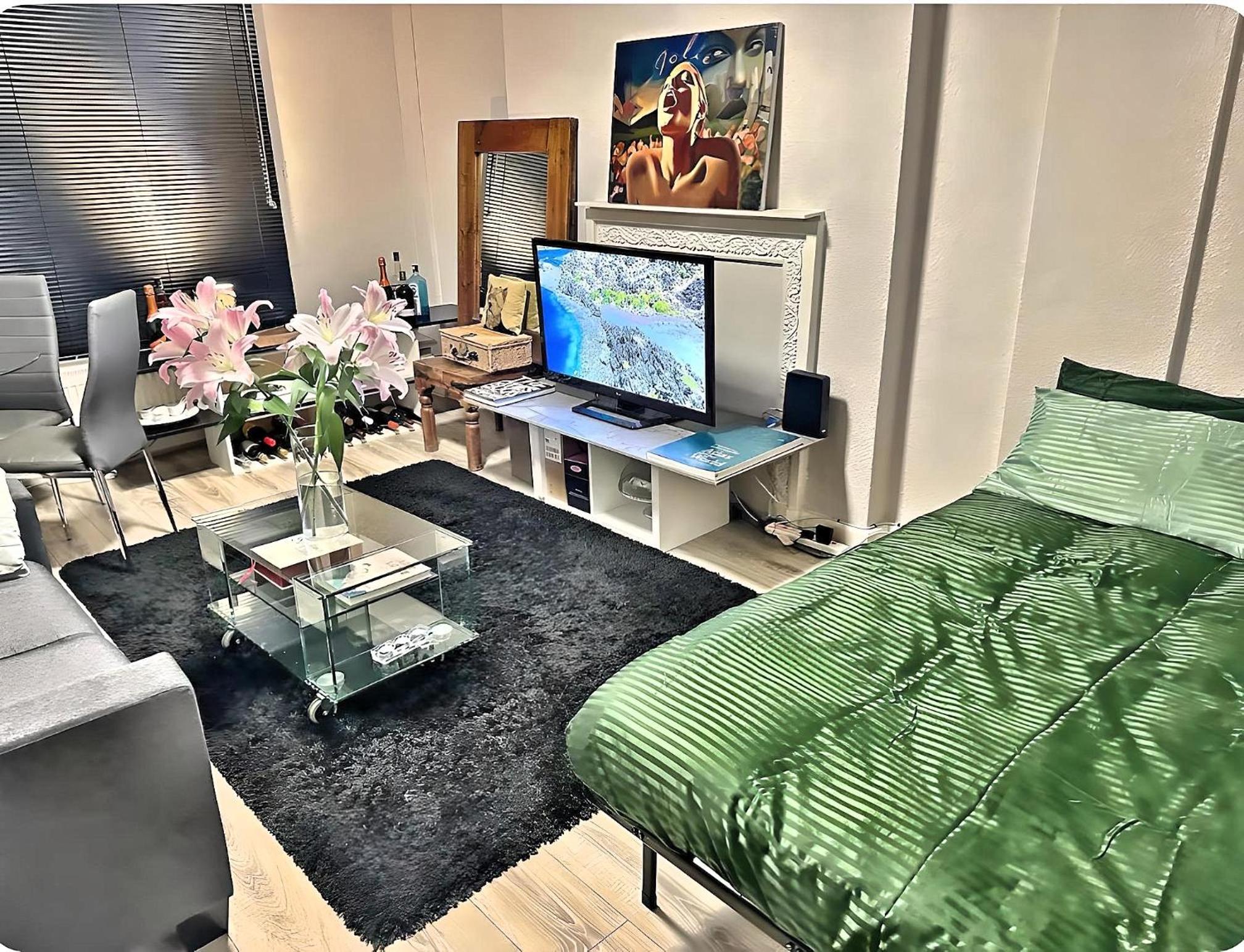 Brixton Hill Retreat Modern and Cosy