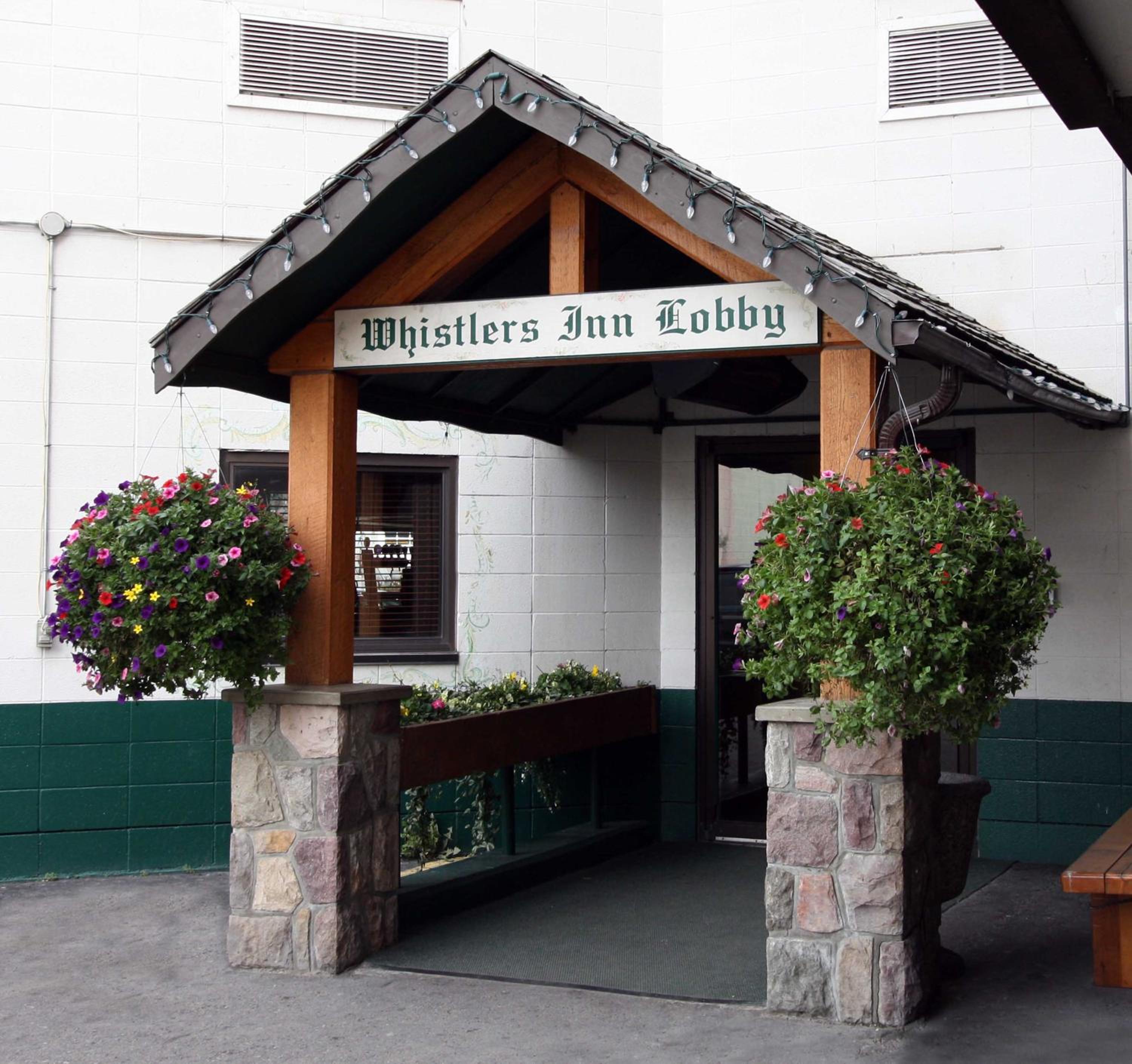 Jasper Vacations - Whistler's Inn - Property Image 9