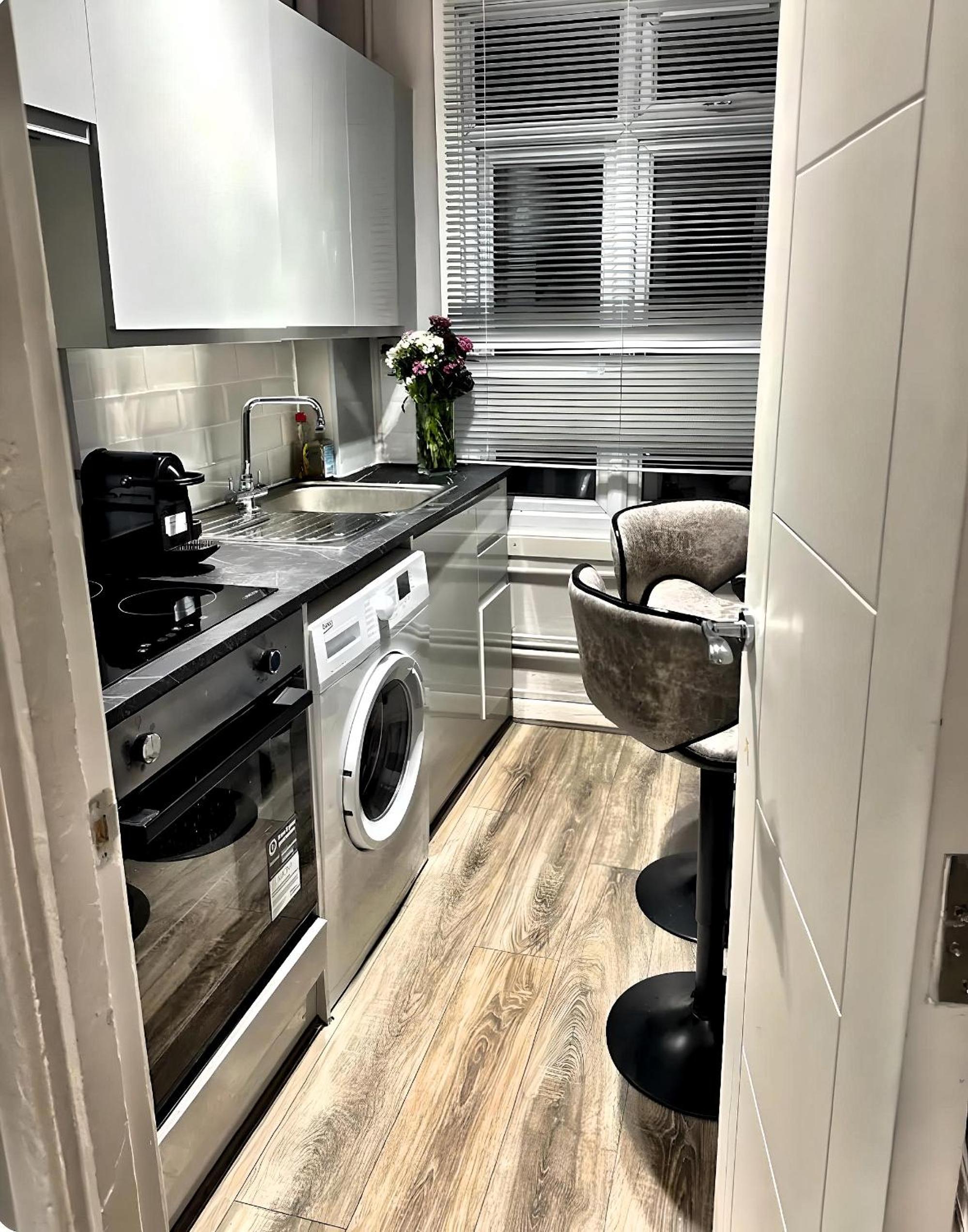 Brixton Hill Retreat Modern and Cosy