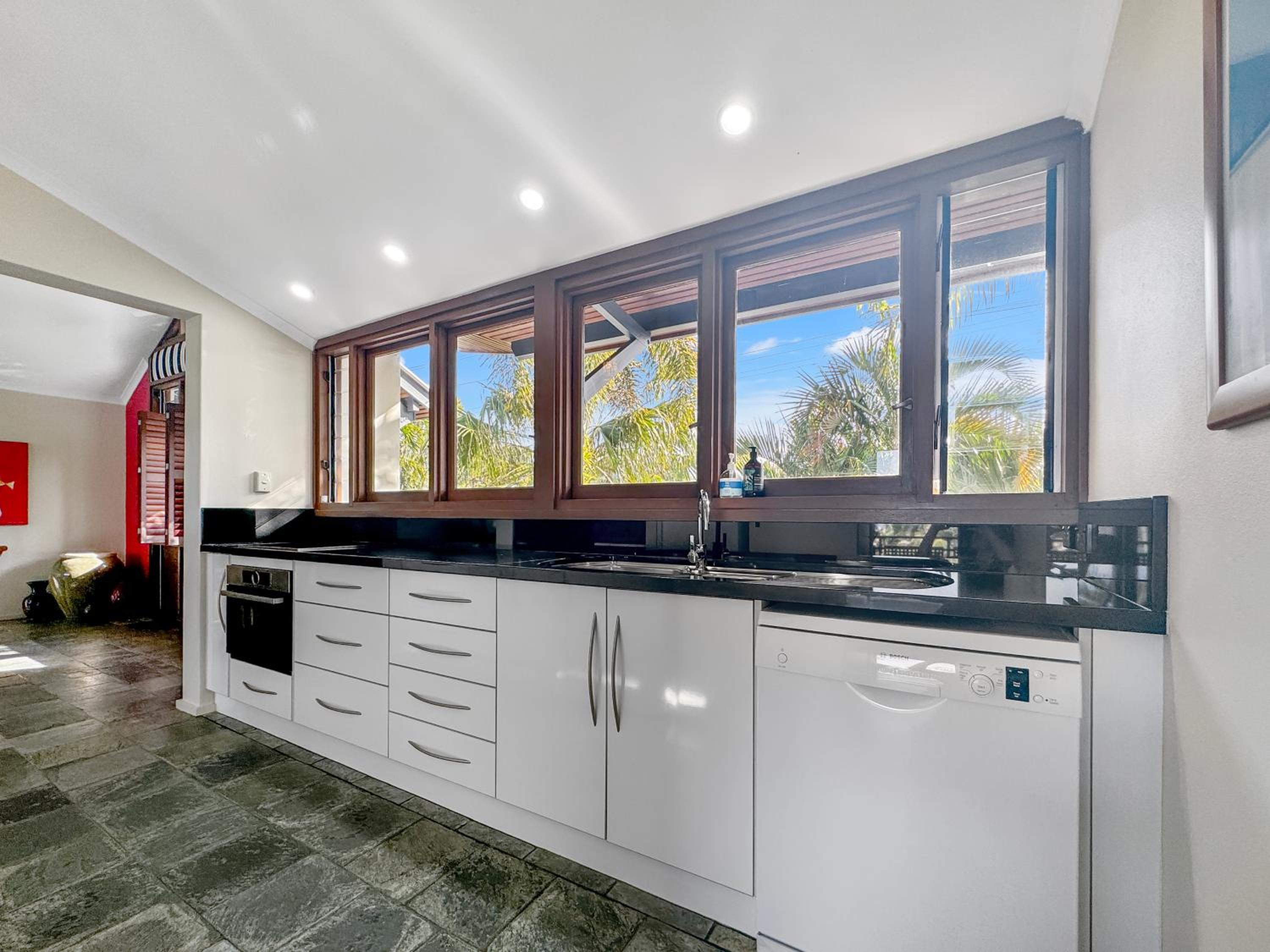 Wongalinga Beachfront Apartments
