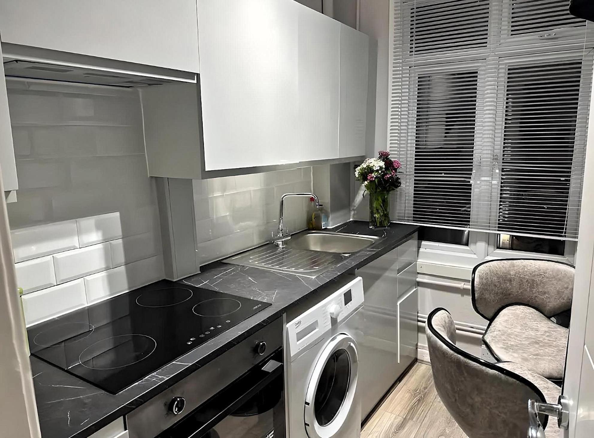 Brixton Hill Retreat Modern and Cosy
