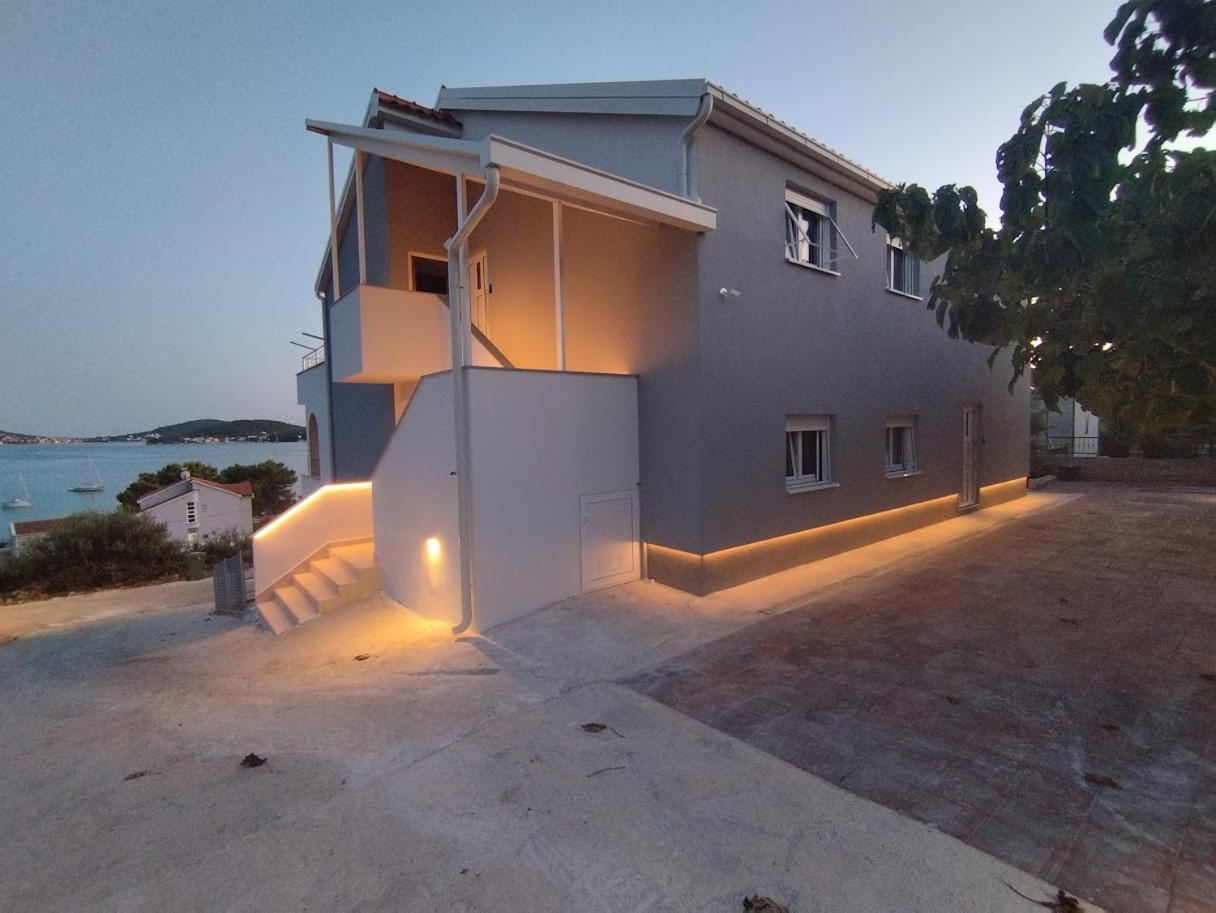 Lity Studio Gray view 3