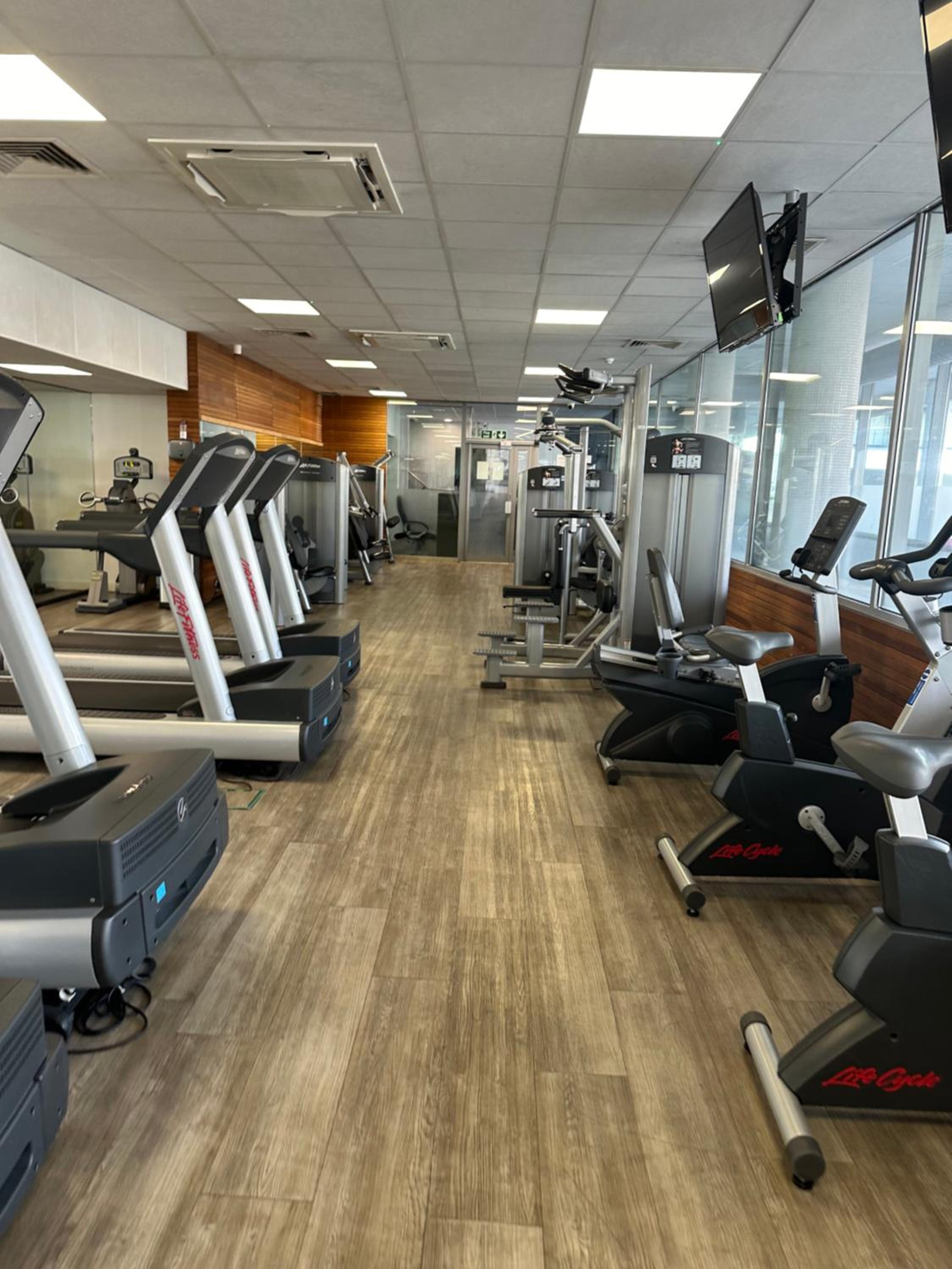 Luxe 1 bed Retreat with Pool & Gym Access