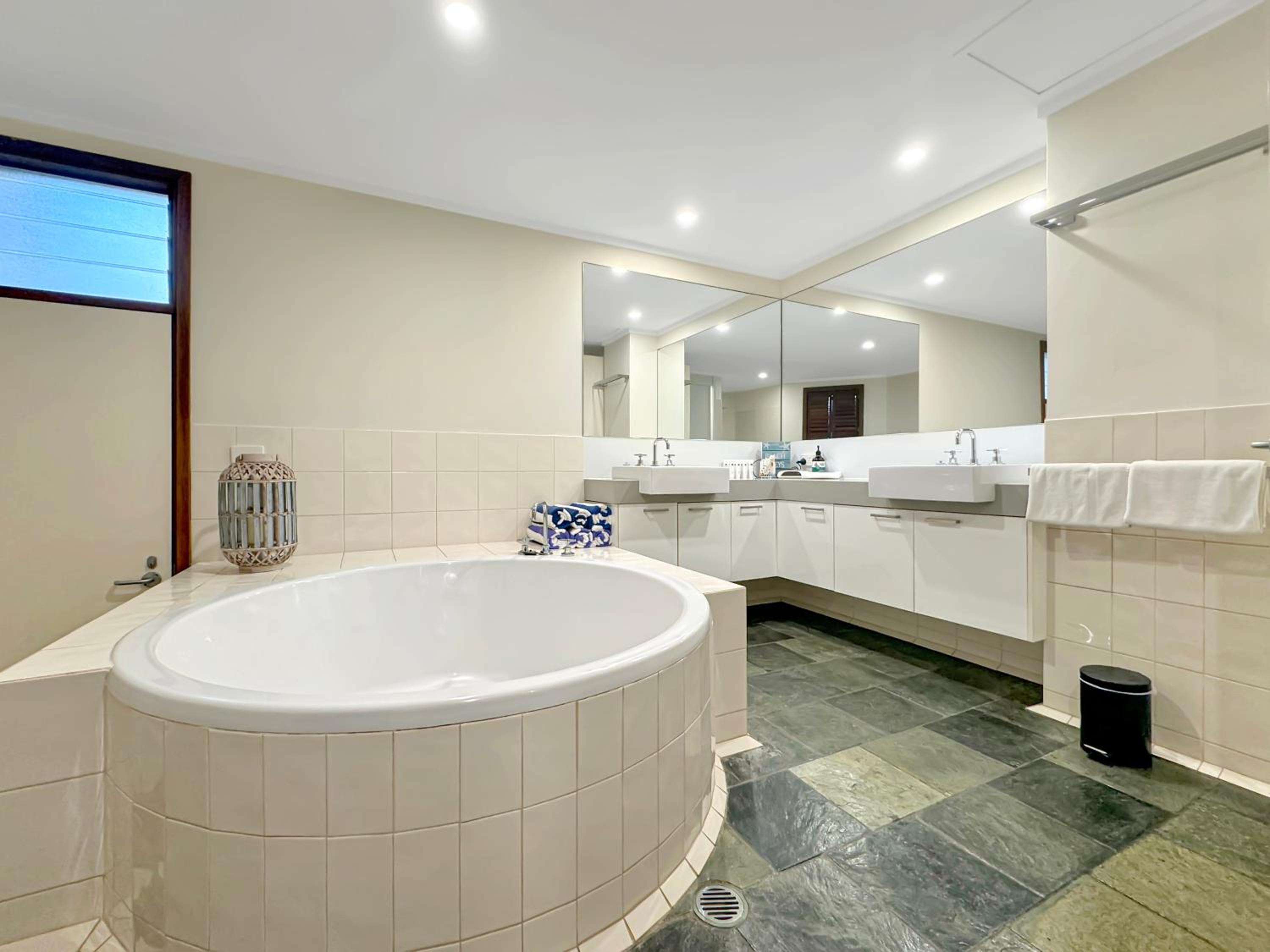 Wongalinga Beachfront Apartments