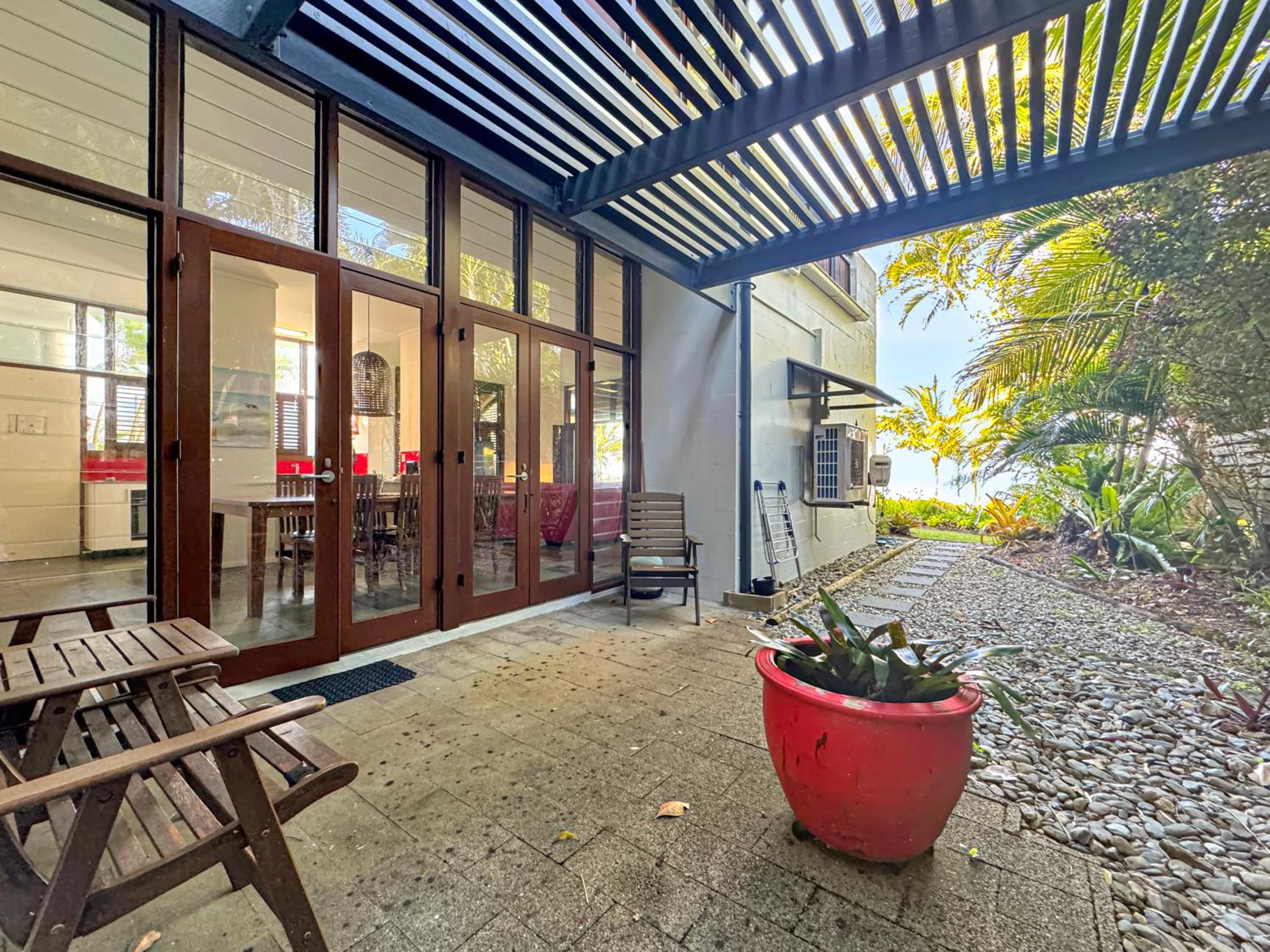 Wongalinga Beachfront Apartments