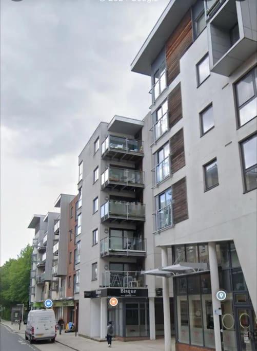 Home away - Southampton City Centre Apartment