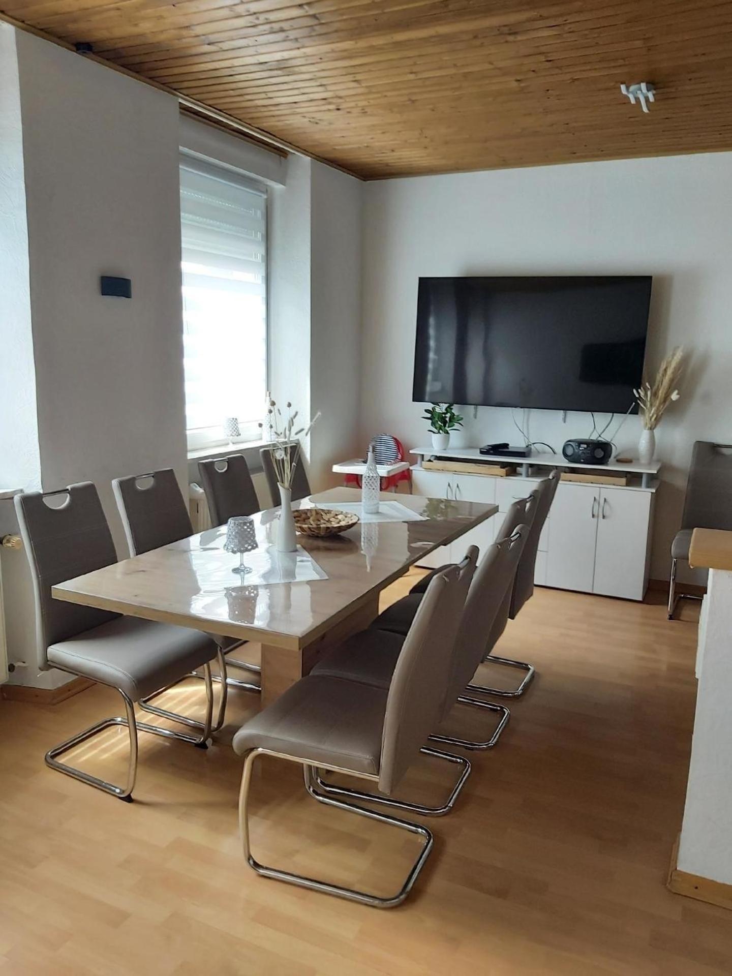 Schönes Ferienhaus in Kövenig mit Terrasse, Garten und Holzkohlegrill