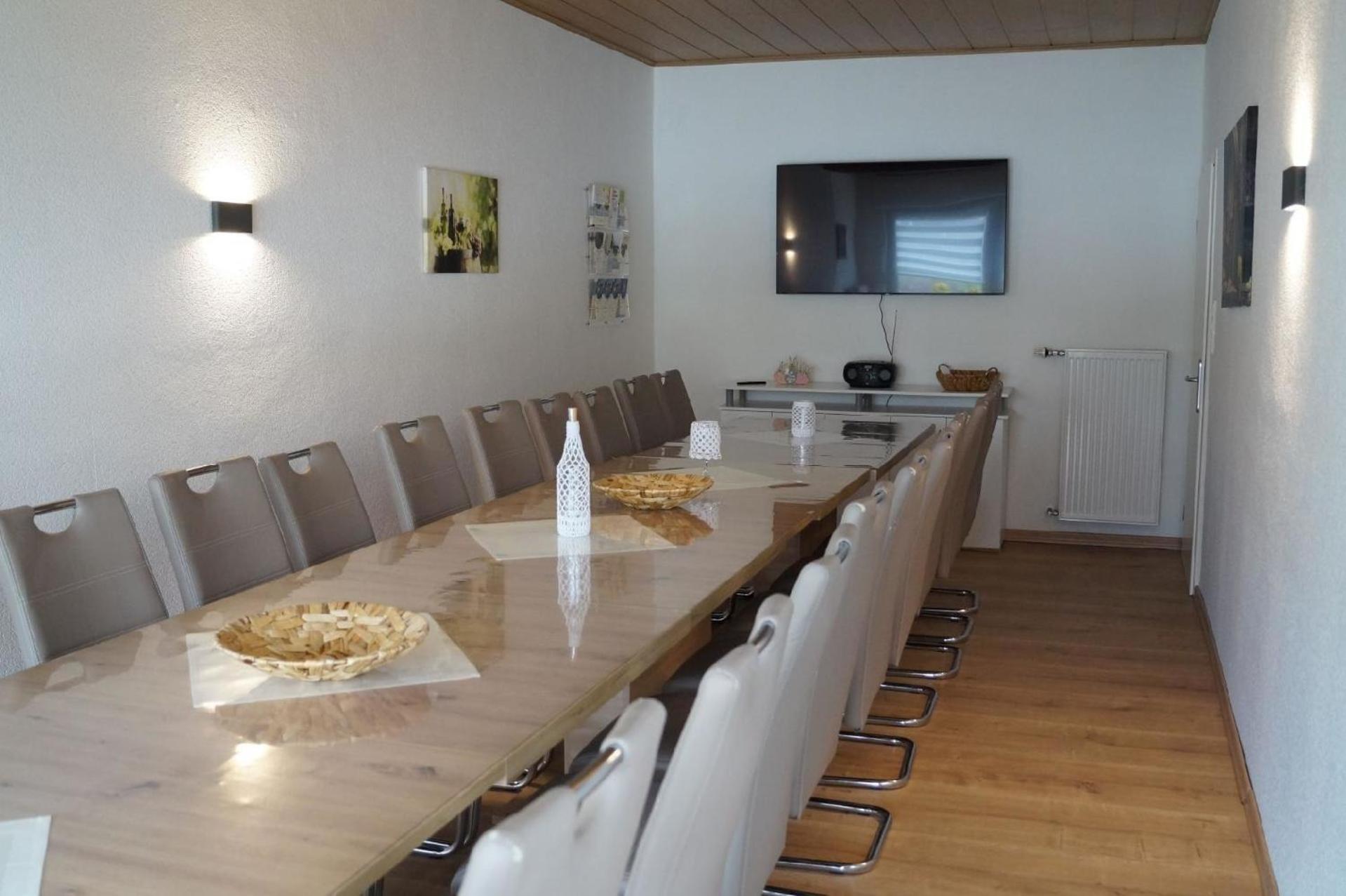 Schönes Ferienhaus in Kövenig mit Terrasse, Garten und Holzkohlegrill