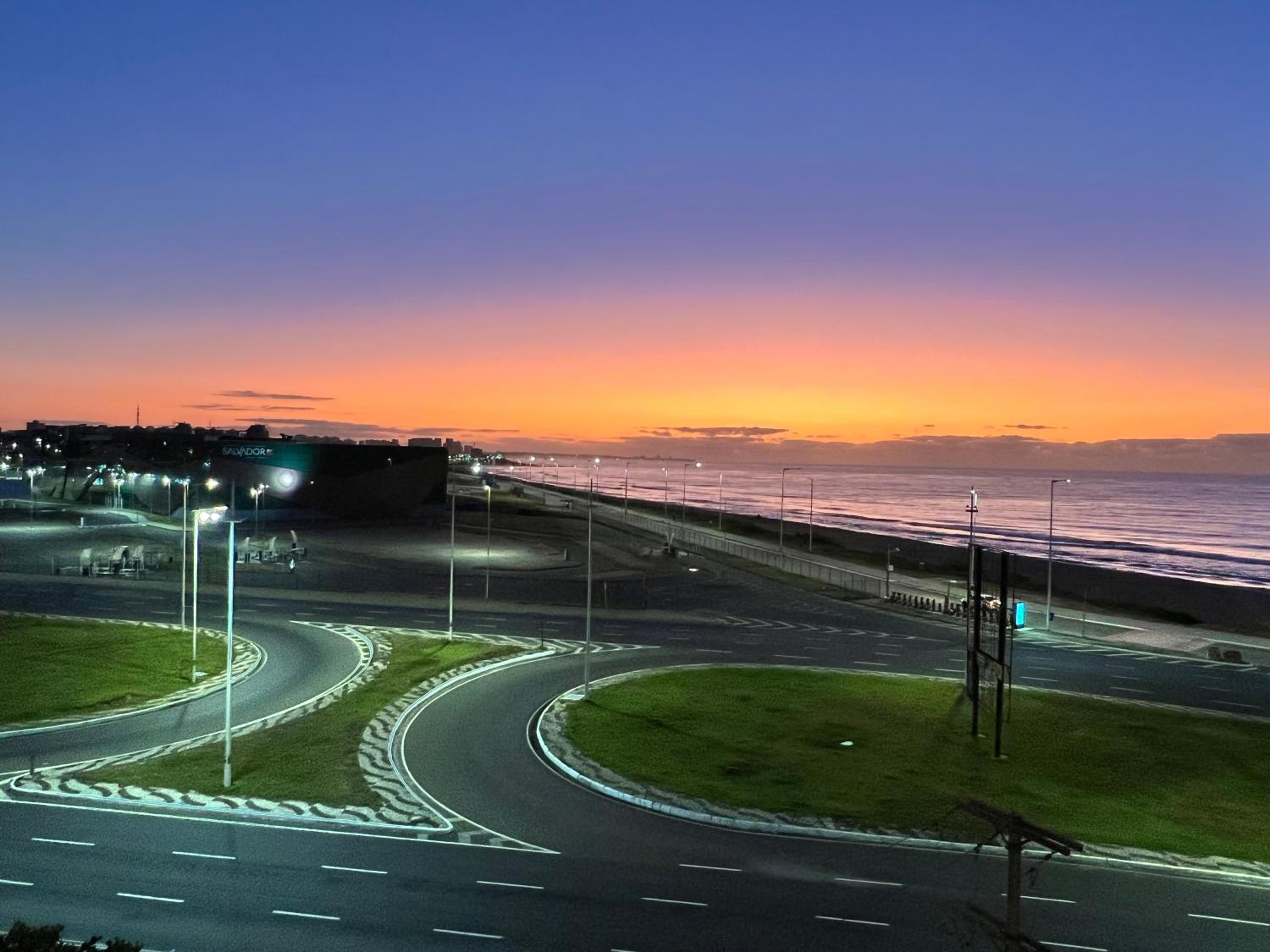 Studio 304 Salvador, Fantástico, com Vista Mar, no Bairro de Jardim Armação, a 300m do Novo Centro de Convenções de Salvador - CCS e do Parque dos Ventos