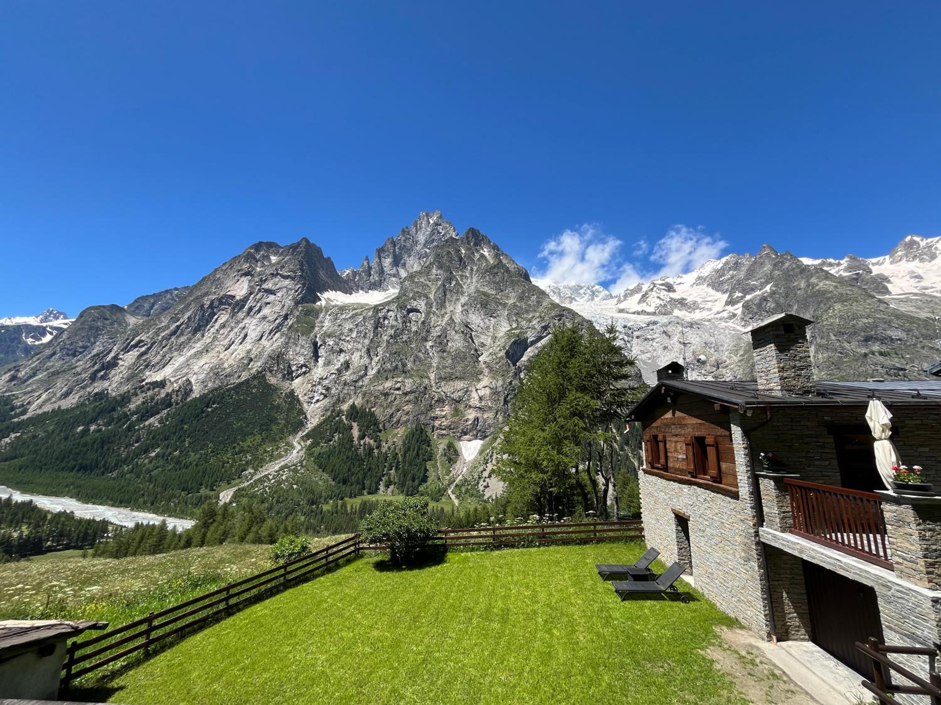Hotel Chalet Chez Louis vista Catena Monte Bianco sulle piste da sci - Image 1