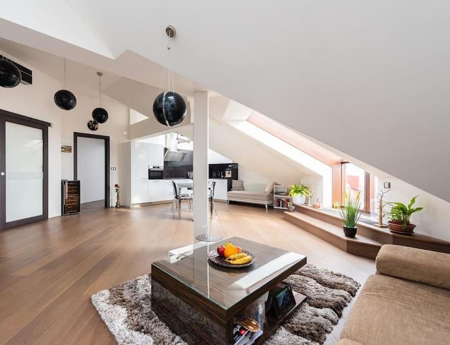 Luxury apartment with terrace and garage