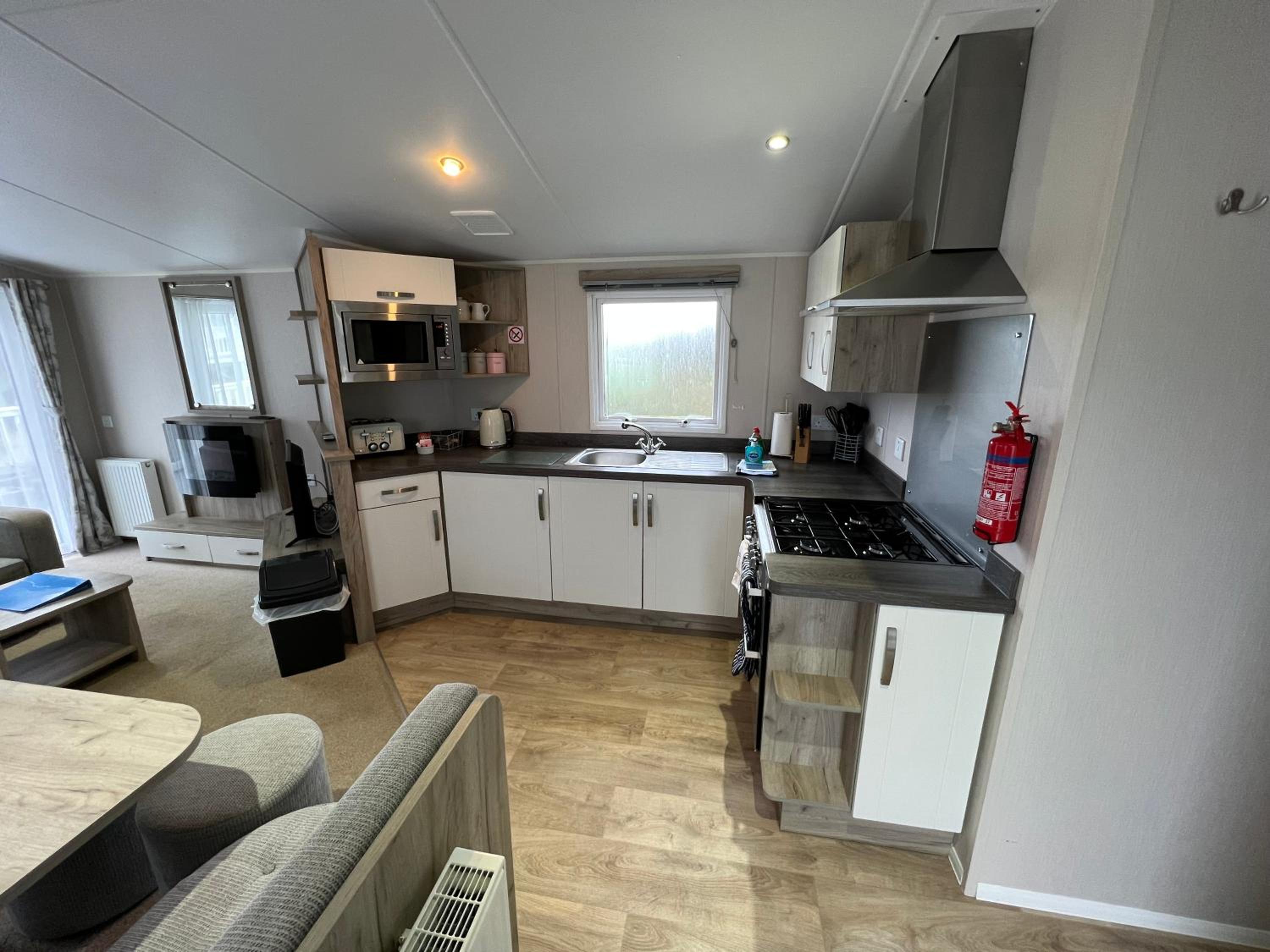 3 Bedroom Caravan MC37, Shanklin, Isle of Wight view 5