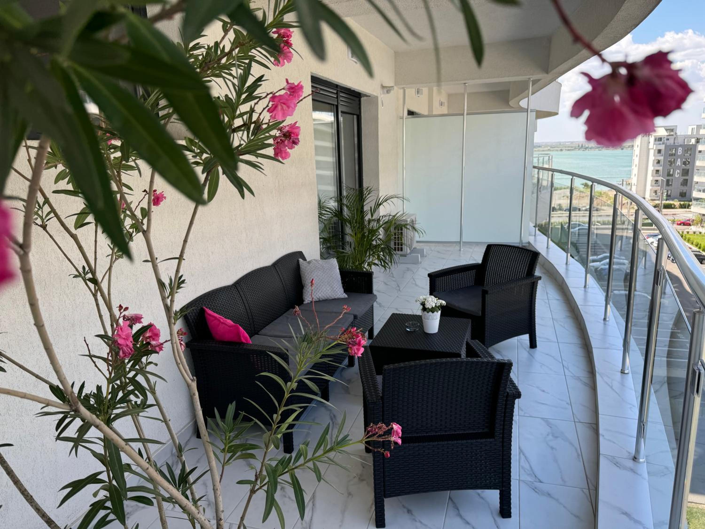 EER Beach Studios Mamaia