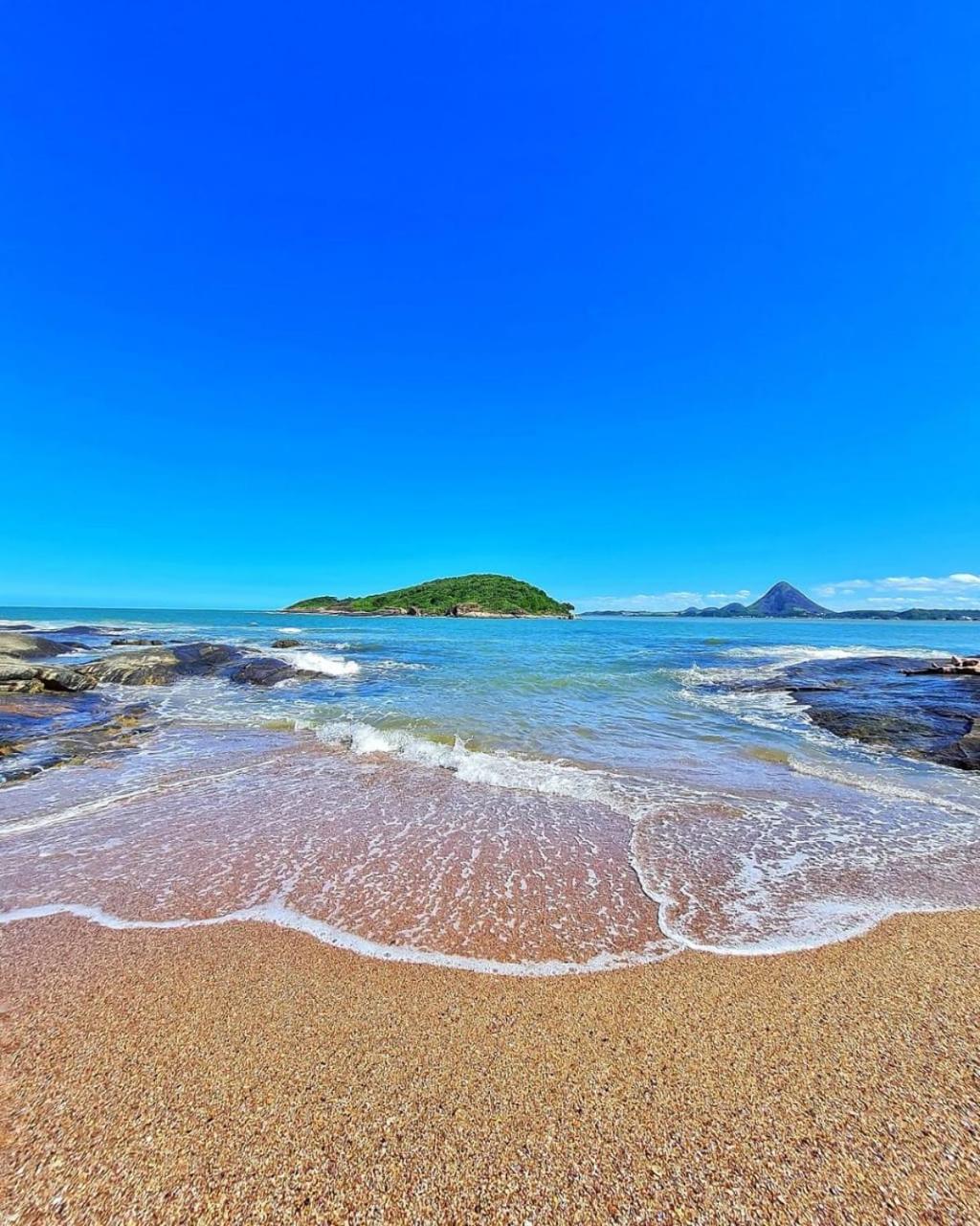 Ivana Imoveis - Vários Aptos de Temporada mesmo Prédio na Praia do Morro