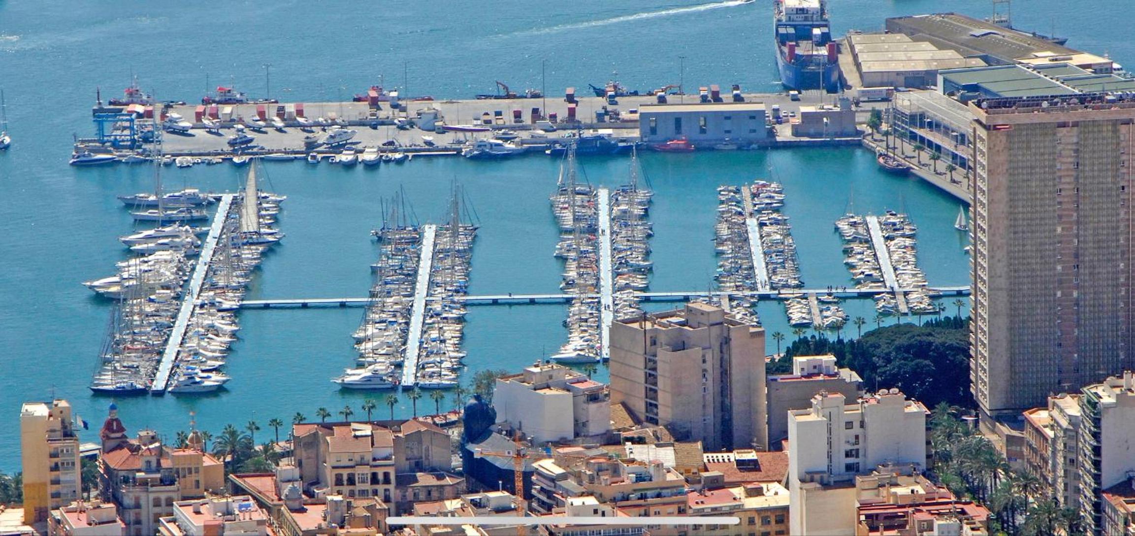 Barco EIROA en Alicante, Real club de regatas view 3