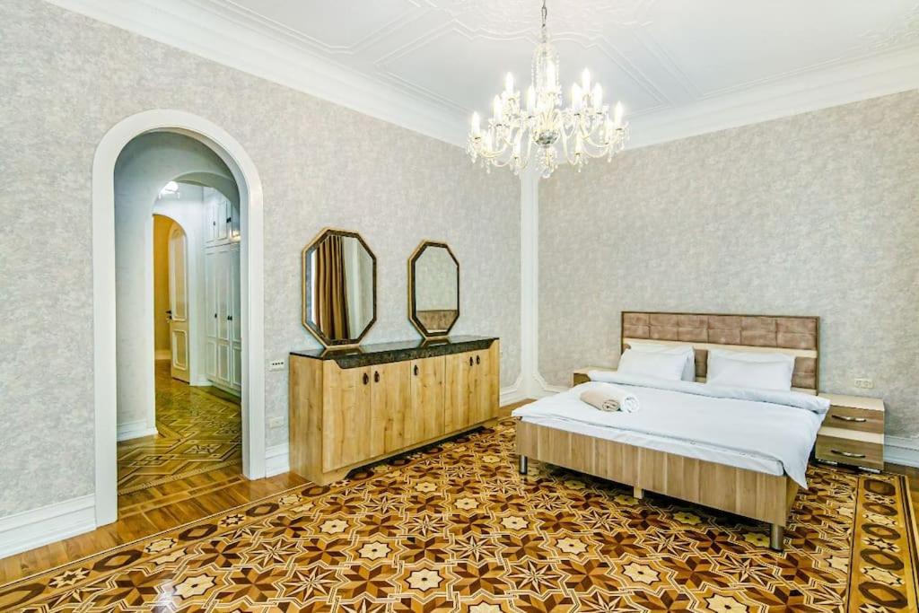 Garden of Fountains Lux Home