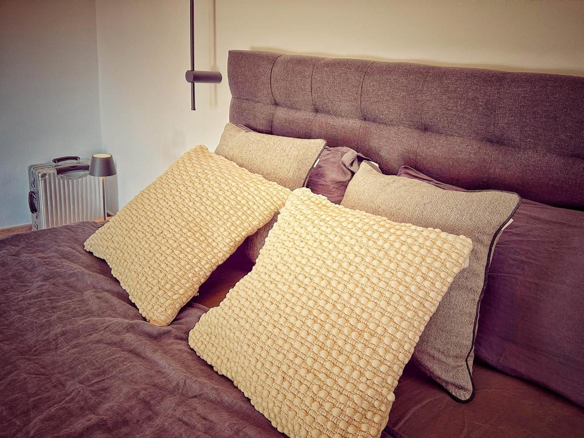 2 Bed Villa - Sleeps 4 - Hot Tub - Parking