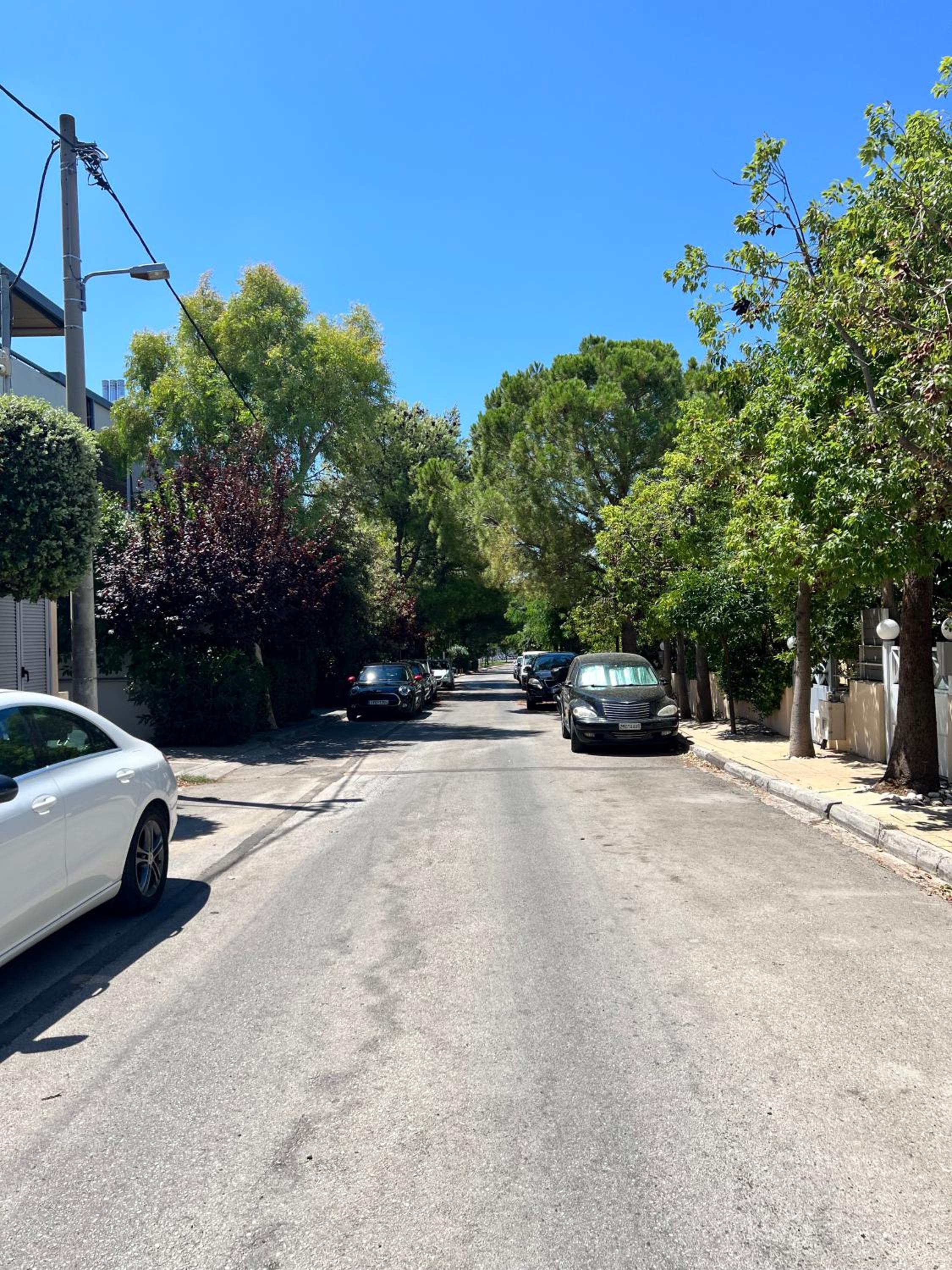 Marousi Escape - 5 mins walking away from Train - Metro