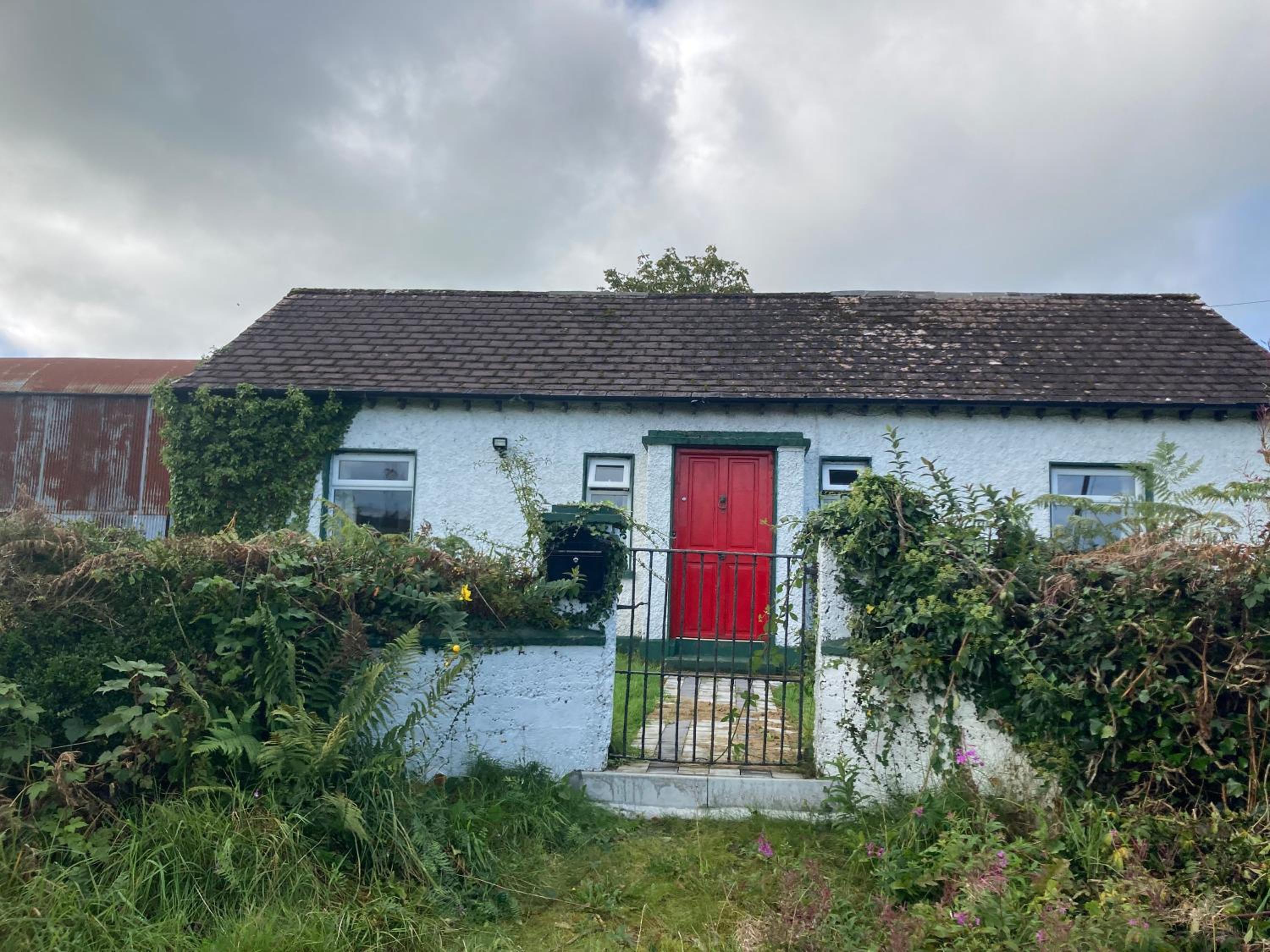 3 bedroom Beautiful Cosy Cottage view 2