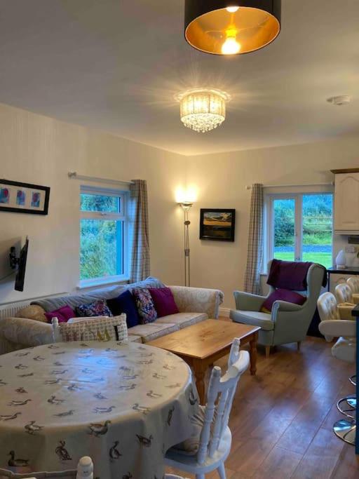 3 bedroom Beautiful Cosy Cottage view 3