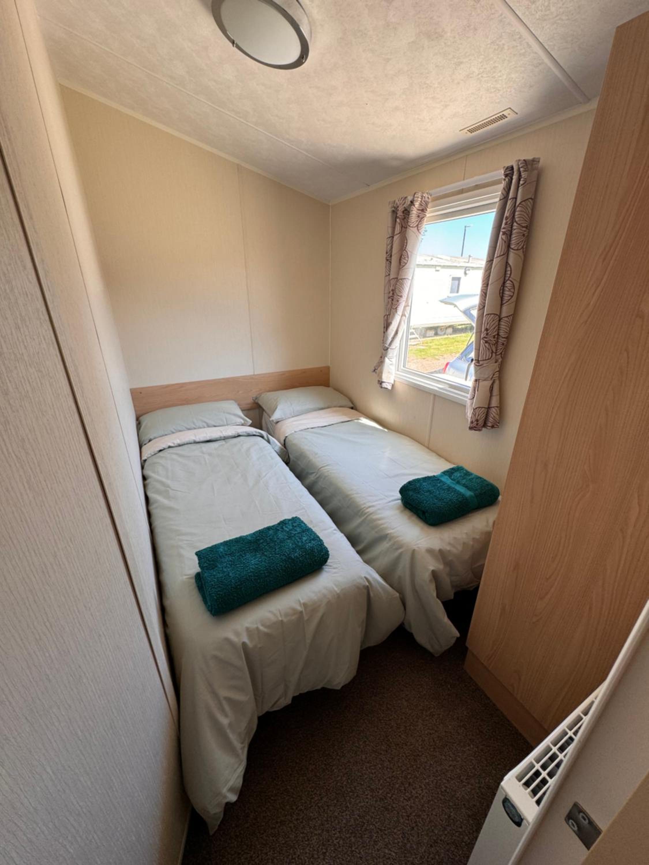 Kings Lynn Vacations - Sandy Toes  Cozy Night, Sleep 8 - Property Image 6