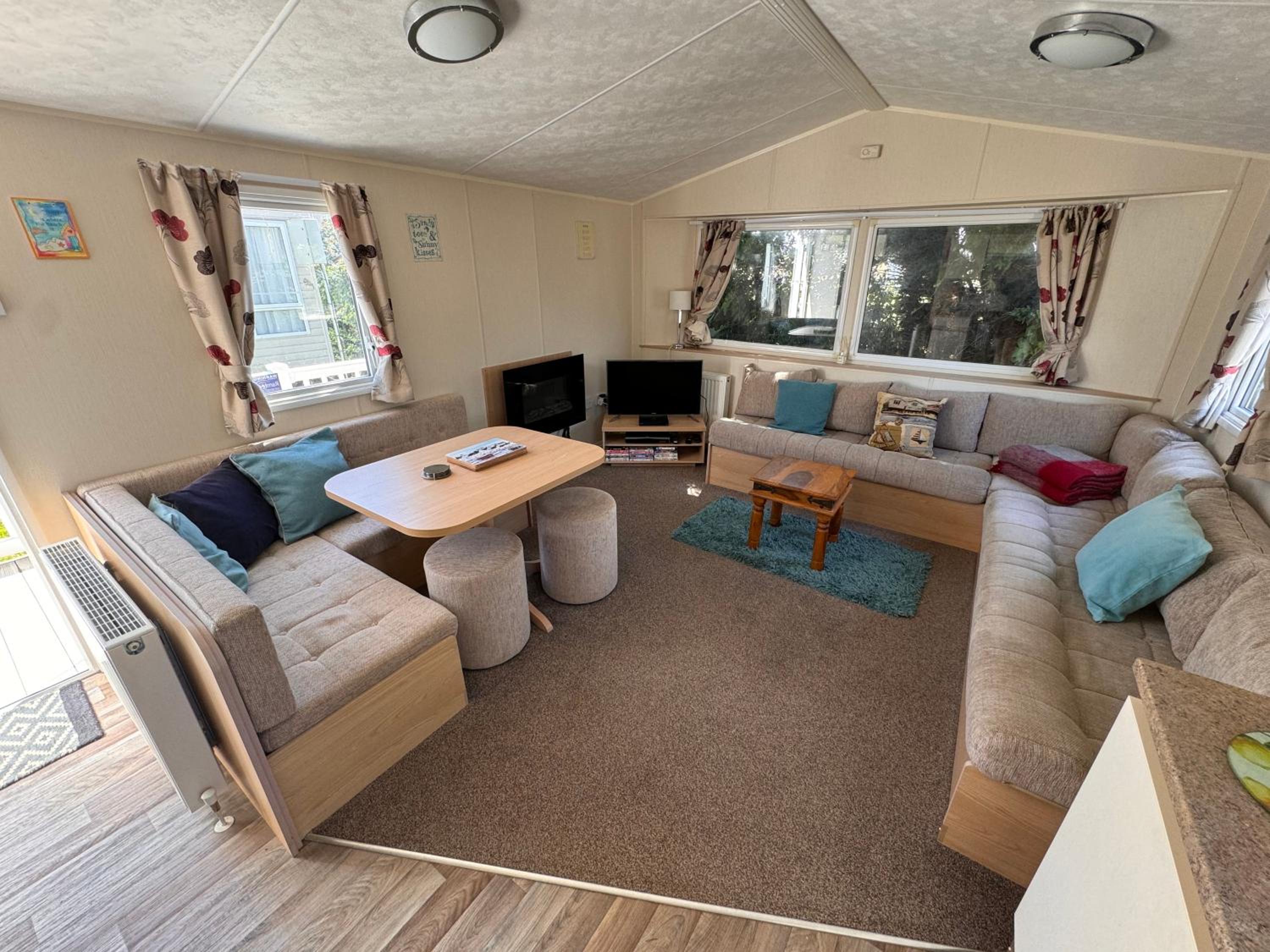 Kings Lynn Vacations - Sandy Toes  Cozy Night, Sleep 8 - Property Image 3