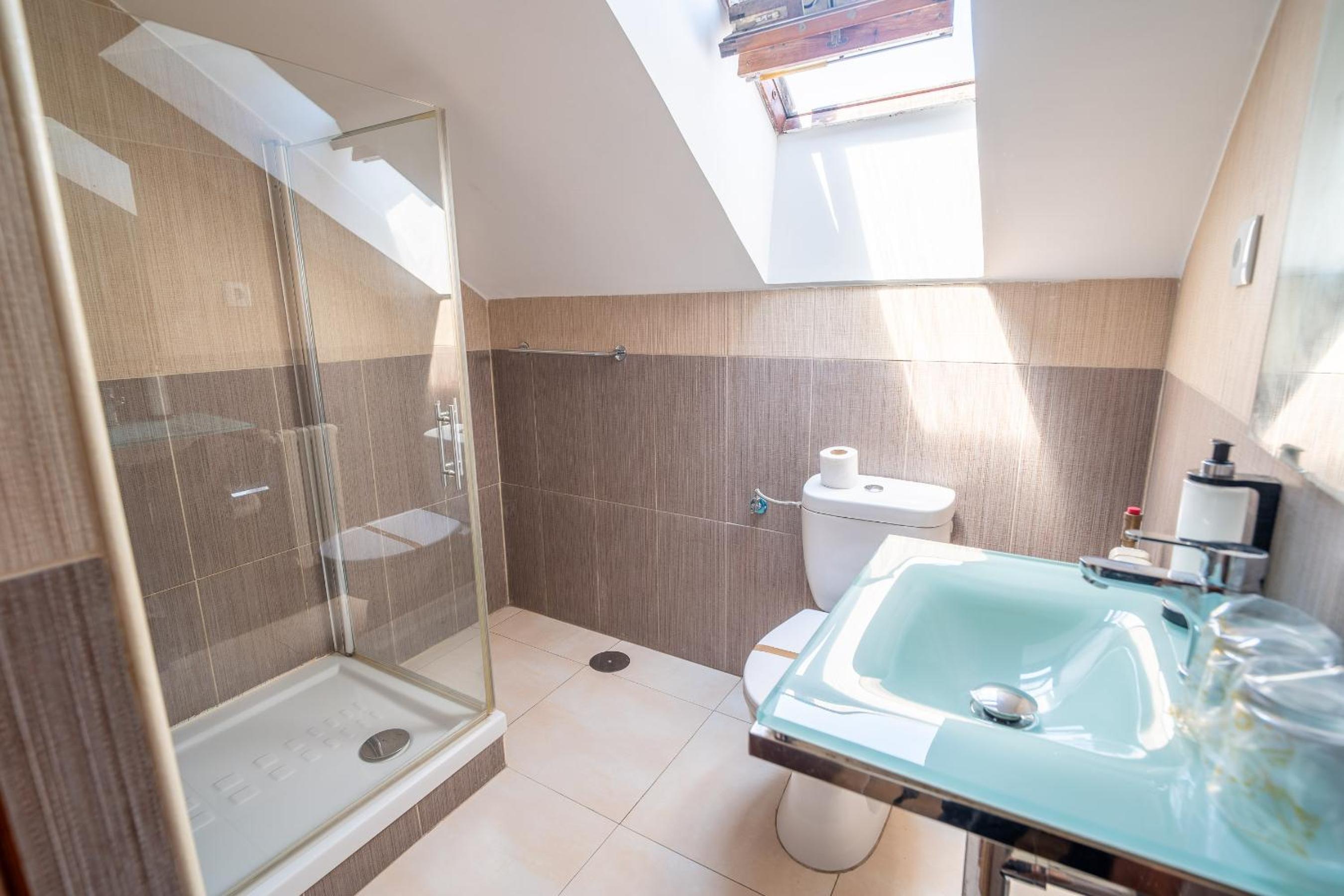 Oliva Rooms 3000