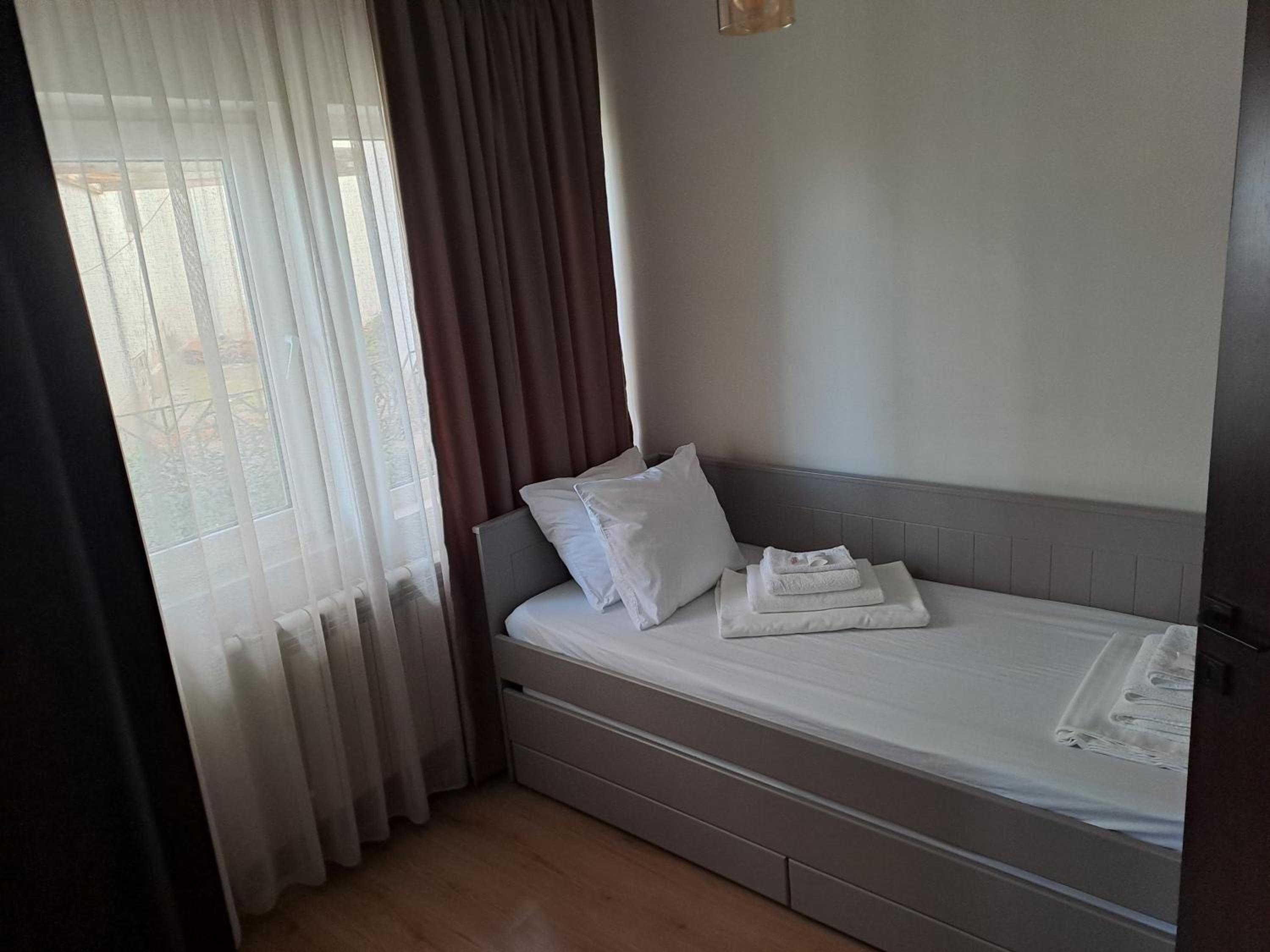 LAZARA Guest House