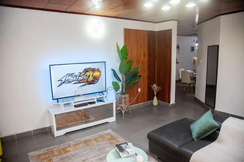 Spacieux Appartement calme, climatisé avec WIFI, Plein Centre Ville AKWA Douala