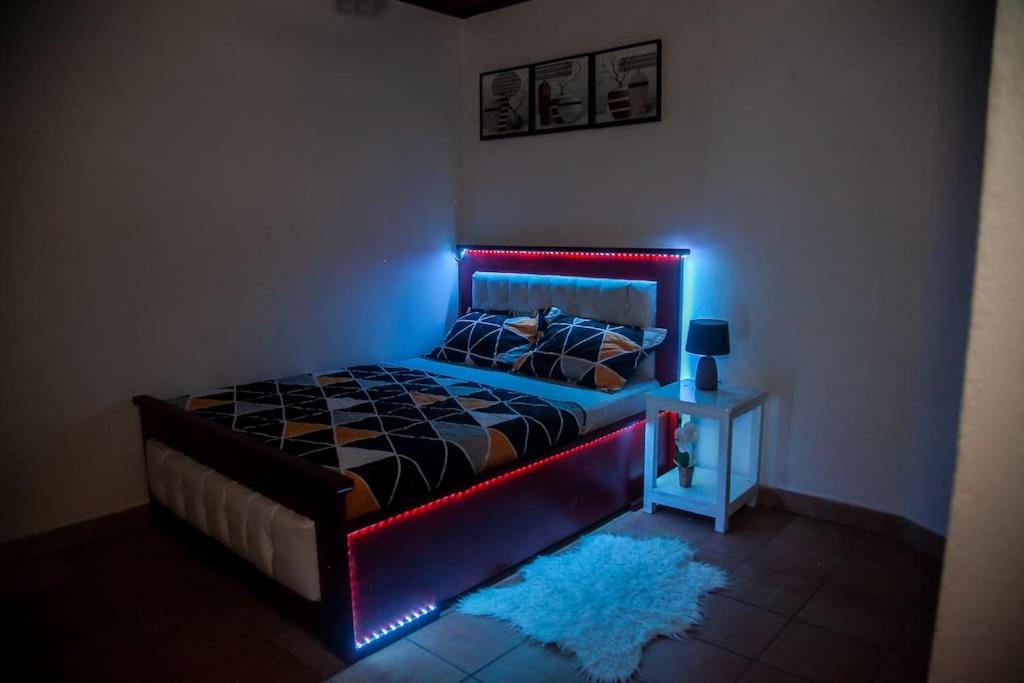 Spacieux Appartement calme, climatisé avec WIFI, Plein Centre Ville AKWA Douala