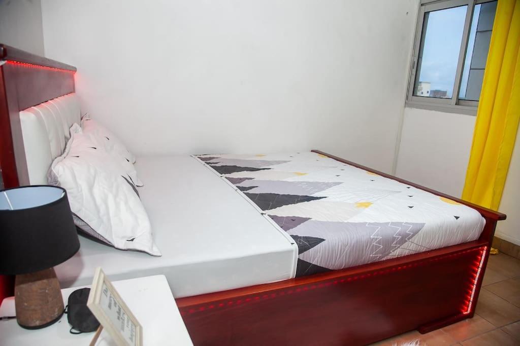 Spacieux Appartement calme, climatisé avec WIFI, Plein Centre Ville AKWA Douala