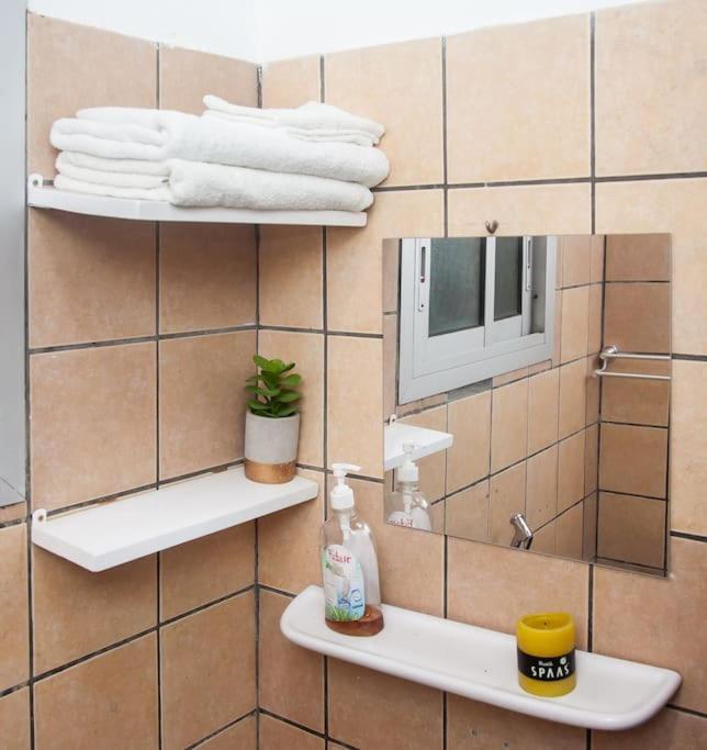 Spacieux Appartement calme, climatisé avec WIFI, Plein Centre Ville AKWA Douala