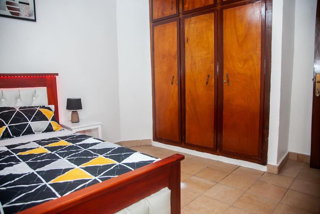 Spacieux Appartement calme, climatisé avec WIFI, Plein Centre Ville AKWA Douala