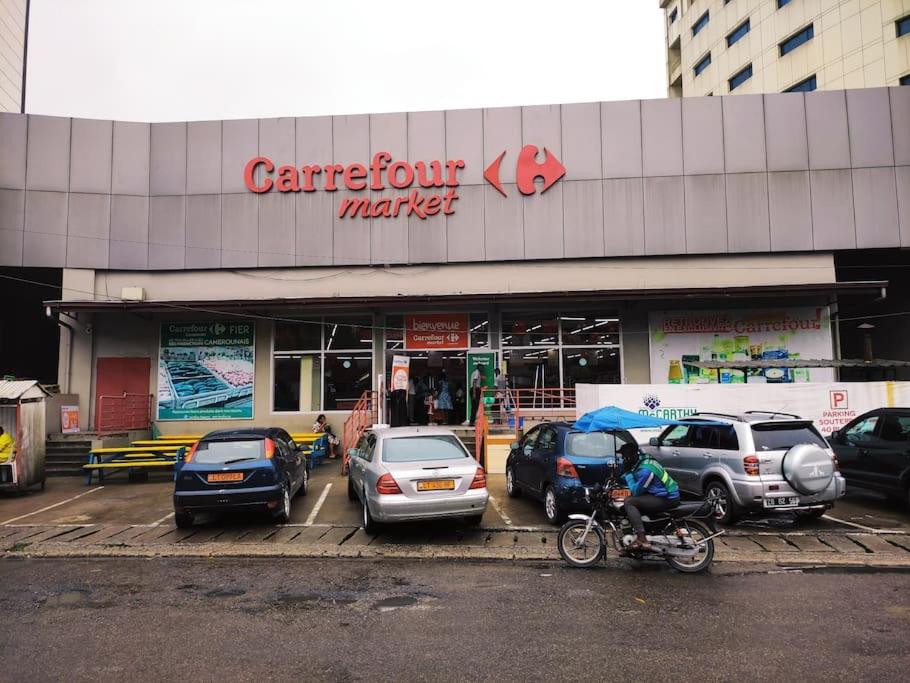 Spacieux Appartement calme, climatisé avec WIFI, Plein Centre Ville AKWA Douala